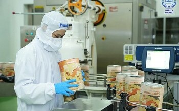 Vinamilk - Gần 50 năm vững vàng giữa “tâm bão” sữa giả