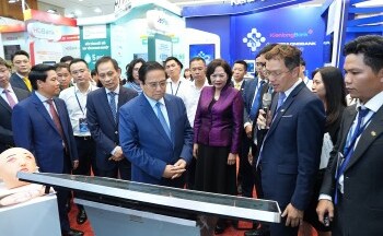 Ngân hàng kết nối y tế, giáo dục, thương mại bằng dữ liệu