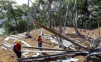 Huy động vốn đầu tư cho các dự án điện: Tập đoàn Điện lực Việt Nam gặp nhiều khó khăn