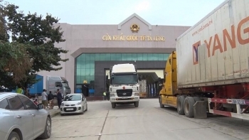 Tại sao hàng nghìn ô tô nguyên chiếc nhập khẩu qua Cao Bằng?