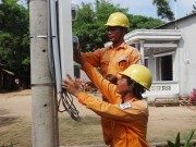 Dồn sức chống hạn với người dân