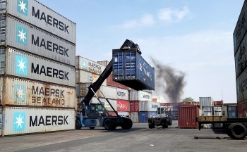 Doanh nghiệp xuất khẩu trầy trật đặt container đóng hàng