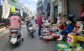 Đà Nẵng: Chợ tự phát, hàng rong tiềm tàng nguy cơ lây nhiễm Covid – 19, mất an toàn thực phẩm
