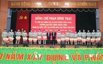 Trưởng ban Nội chính Trung ương thăm, chúc tết tại Công ty Nhôm Lâm Đồng - TKV