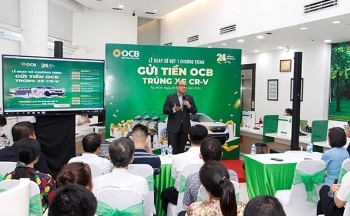 Những khách hàng may mắn đầu tiên của chương trình ‘Gửi tiền OCB, trúng xe CR-V’