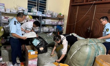 Phát hiện kho hàng đồ chơi, mỹ phẩm nghi nhập lậu tại Ninh Bình