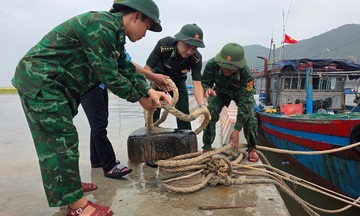 Hà Tĩnh: Khẩn trương đưa tàu thuyền vào bờ, ứng phó ảnh hưởng bão số 1