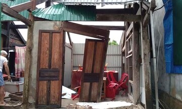 Hà Tĩnh: Lốc xoáy cuốn bay hàng chục mái nhà dân