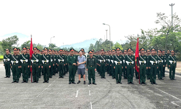 Thượng úy Lê Văn Bình trao trả tài sản đánh rơi, lan tỏa hình ảnh Bộ đội Cụ Hồ