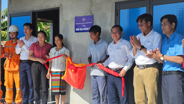 Quảng Trị: Khánh thành 2 nhà đại đoàn kết do Tổng công ty Điện lực miền Trung hỗ trợ