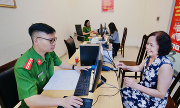 Hà Nội: Người dân phấn khởi vì thủ tục hành chính được giải quyết nhanh chóng