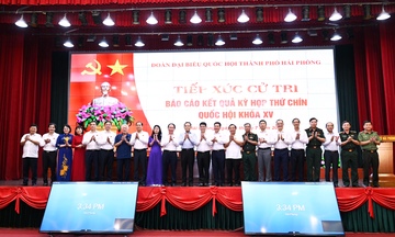 Chùm ảnh: Đoàn Đại biểu Quốc hội thành phố Hải Phòng tiếp xúc cử tri 