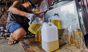 Hà Nội: Người dân ngoại thành chi tiền triệu mua lạc, vừng ép vì lo dầu ăn giả