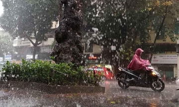 Thời tiết hôm nay 16/7:  Mưa rào và dông rải rác tại Bắc Bộ