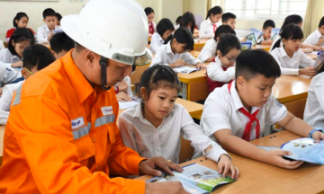 Vì sao điện năng tiêu thụ của gia đình tăng nhiều lần khi học sinh nghỉ hè?