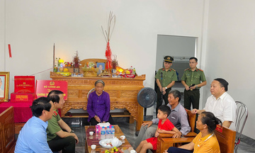 Bộ trưởng Lương Tam Quang dự lễ bàn giao nhà tình nghĩa tại Tuyên Quang
