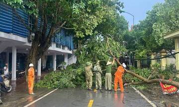 Lào Cai: Ngành điện khẩn trương khắc phục sự cố sau giông lốc