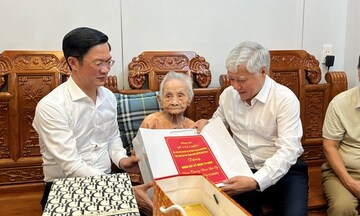 Mặt trận Tổ quốc Việt Nam tặng quà người có công với cách mạng tại Hải Phòng