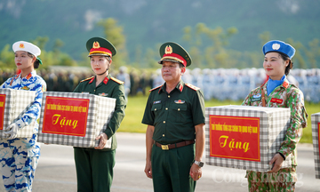 Trung tướng Trương Thiên Tô kiểm tra, động viên lực lượng tập luyện diễu binh