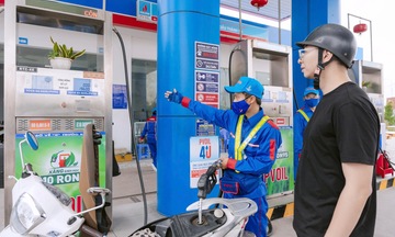 Hải Phòng: Khách hàng hồ hởi sử dụng xăng E10 thân thiện với môi trường