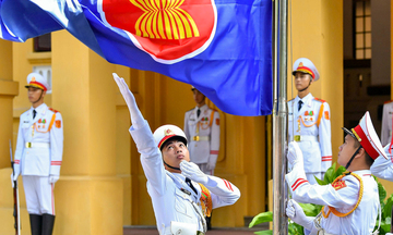 Thượng cờ kỷ niệm 58 năm thành lập ASEAN
