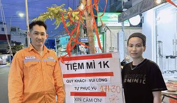 TP.Hồ Chí Minh: Ấm lòng tiệm mì 1K của vợ chồng anh công nhân điện lực