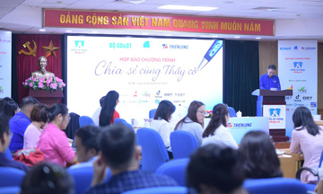 Hành trình 'Chia sẻ cùng thầy cô' năm 2025 tiếp sức giáo viên vùng biên cương