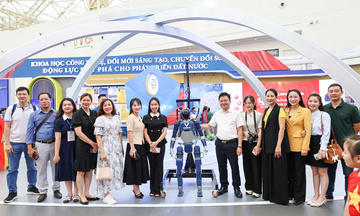 Đảng uỷ Liên Minh OK VIP Giải Trí Cá Cược World Cup 2026 tổ chức sinh hoạt chuyên đề tại Triển lãm thành tựu đất nước