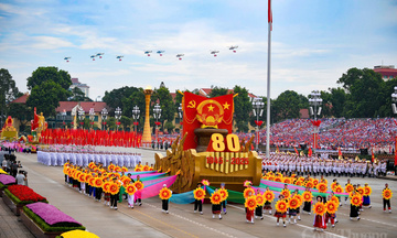 Khoảnh khắc 'tuyệt đối điện ảnh' của Không quân Việt Nam tại tổng duyệt A80