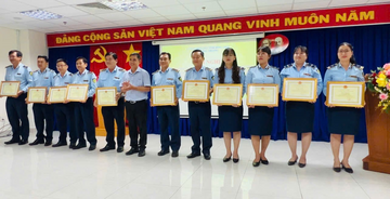 Quản lý thị trường tỉnh Đồng Tháp: 4 tập thể, 17 cá nhân được khen thưởng