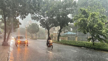 Thời tiết hôm nay 18/9/2025: Hà Nội ngày nắng gián đoạn, có mưa dông
