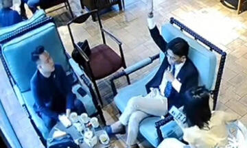 ‘Ngáo’ quyền lực: Nhìn từ vụ nhân viên quán cà phê bị 'tác động vật lý'