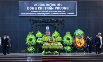 Đoàn Bộ Công Thương viếng nguyên Phó Chủ tịch Hội đồng Bộ trưởng Trần Phương