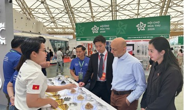 Đại diện Cơ quan Ngoại giao ấn tượng về quy mô của Hội chợ Mùa Thu