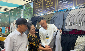 Làng nghề thu hàng chục triệu đồng mỗi ngày tại Hội chợ Mùa Thu 
