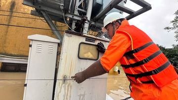 EVNCPC họp khẩn khắc phục hậu quả mưa lũ, đảm bảo an toàn điện cho người dân
