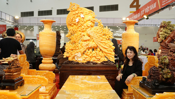 Gặp người tạc hồn vào đá quý tại Hội chợ Mùa Thu 2025