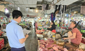 Thành phố Huế đảm bảo thị trường hàng hoá trong mưa lũ