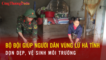 Bộ đội giúp người dân vùng lũ Hà Tĩnh dọn dẹp, vệ sinh môi trường