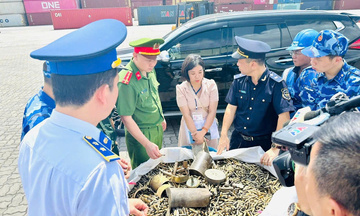 Hải quan chủ trì bắt giữ hơn 25 tấn vỏ đạn quân dụng tại Hải Phòng