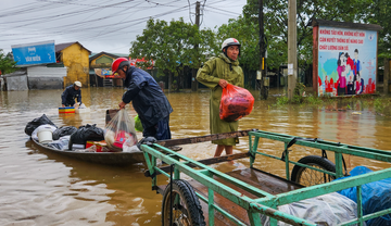 TP. Huế: Hàng trăm ki ốt của tiểu thương bị ngập trong nước