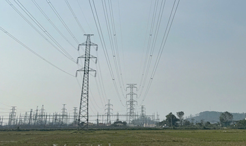 Hoàn thành 1 trong 2 đường dây 220kV nhập khẩu điện từ Lào qua Nghệ An