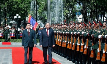Lễ đón trọng thể Tổng Bí thư Tô Lâm tại thủ đô Viêng Chăn