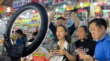 Doanh nghiệp Việt chuyển đổi đa kênh để tăng tốc tiêu thụ hàng hóa