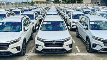 Xe nhập khẩu tăng kỷ lục, thị trường ô tô 2025 bùng nổ nguồn cung