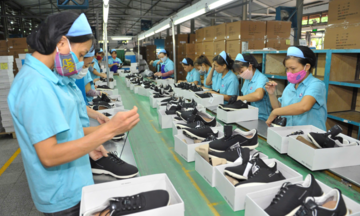 Thiếu nguyên phụ liệu: Da giày gặp khó về cạnh tranh và xuất xứ