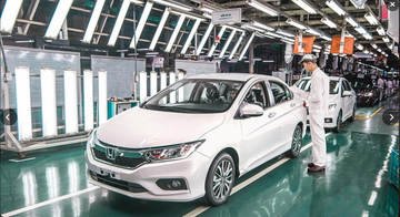 Lượng ô tô nhập khẩu vào Việt Nam đạt mức cao kỷ lục