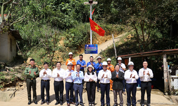Thắp sáng đường làng, ấm xuân vùng cao Đà Nẵng