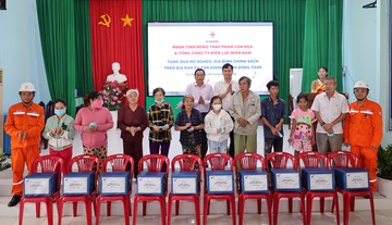 Ngành điện miền Nam mang Tết sớm đến với hàng nghìn hộ nghèo