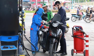 Giá xăng dầu hôm nay 17/2/2026: Thị trường 'nín thở' chờ đàm phán